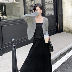 法式温柔风针织开衫吊带连衣裙套装女2025秋季新款轻熟气质两件套，女装套装/套裙，维壹