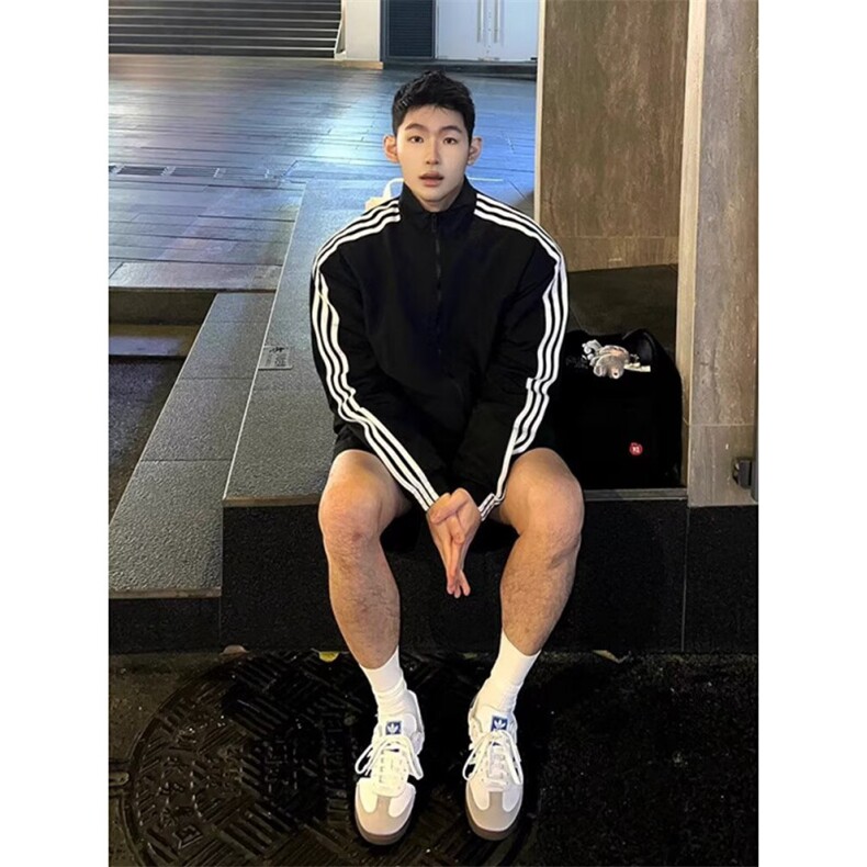 W10660-P55 网图现货 新款立领三条杠冲锋衣外套棒球服图片