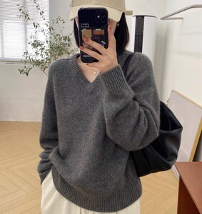 秋冬新款羊毛衫女V领宽松毛衣套头慵懒针织衫打底潮图片