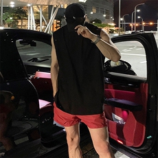 黑色