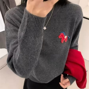 2026年秋季女时尚百搭通勤简约休闲小马圆领图片