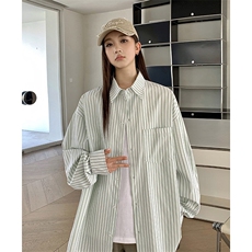 黄绿色