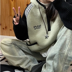 灰绿色