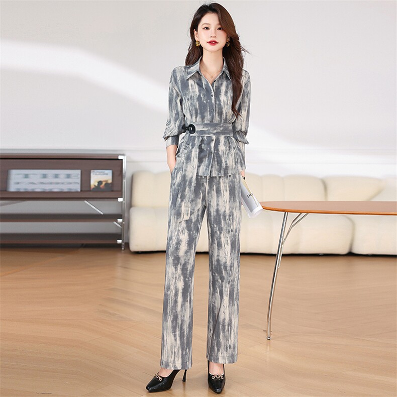 西装外套女2024年新款秋装印花修身小西装复古设计感西服灰色上衣,女装套装/套裙,梦依杭
