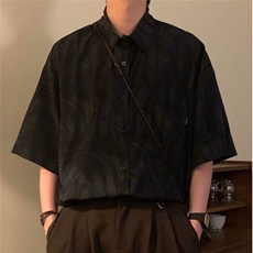 黑色