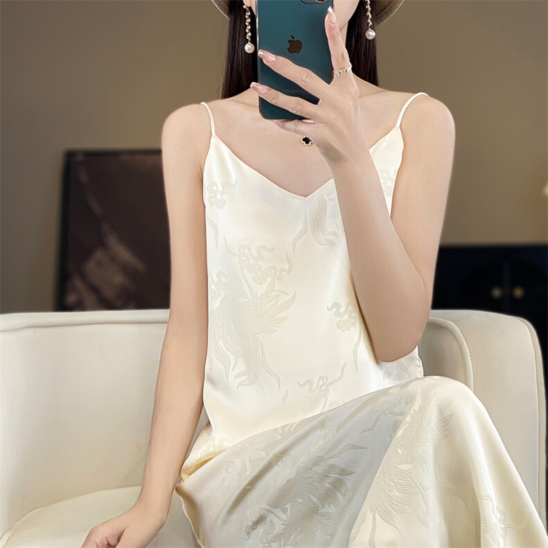 时尚风中长款A型无袖吊带缎面套头2024年夏季连衣裙,女装连衣裙,绒宛羊绒