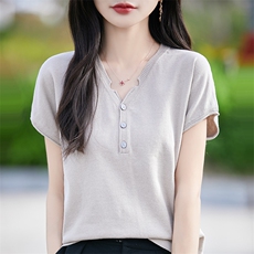 25夏季短袖女纯棉短款宽松V领T恤纯色三扣设计感针织半袖新款上衣，女装T恤，斯美雅电商供货