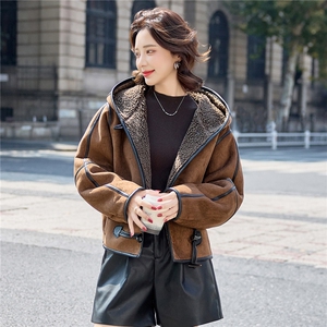 时尚休闲连帽麂皮绒皮毛一体外套女2025秋冬新款加绒加厚保暖棉衣图片