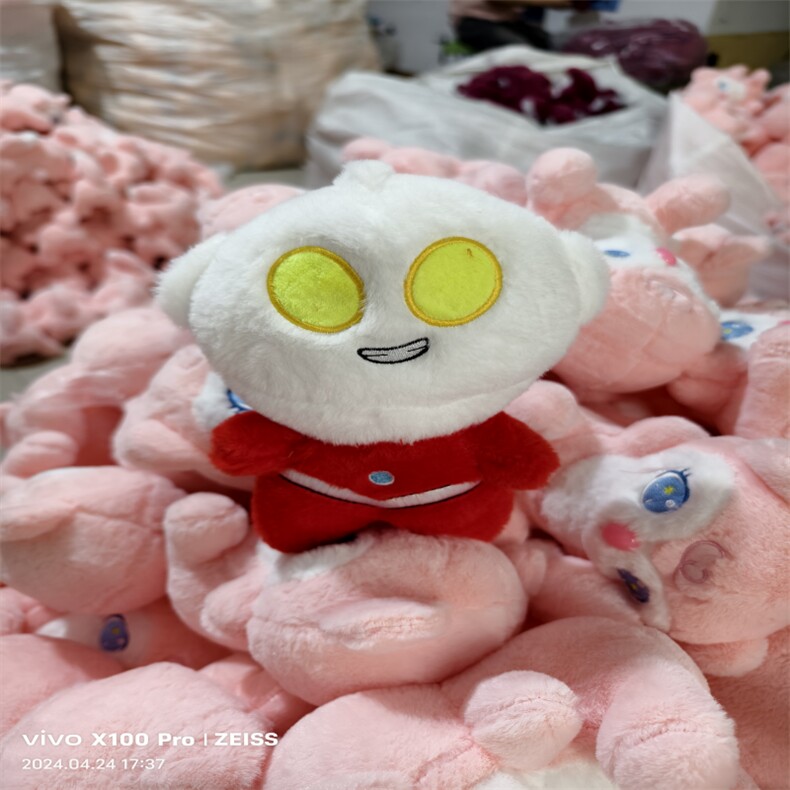 可爱凹凸曼精品毛绒玩具时尚娃娃机公仔玩偶爆款玩具，月真辉毛绒玩具