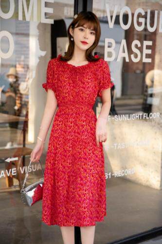 女人味十足连衣裙，女装连衣裙，英利伊人