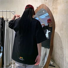 黑色