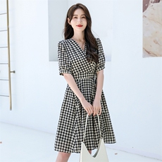 显瘦气质连衣裙女夏2025新款法式格子高级感小个子裙子，女装连衣裙，天丽