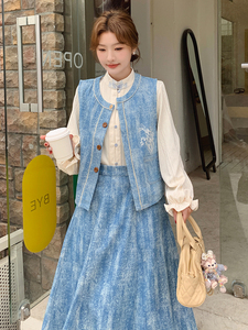 春天小清新开春穿搭牛仔套装裙女2025新款刺绣马甲半身裙三件套装图片