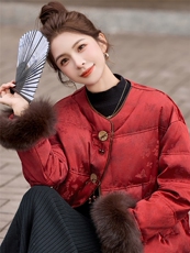 2025年冬季新款新中式90白鸭绒真狐狸毛高端时尚短款羽绒服，女装羽绒服，心心服饰