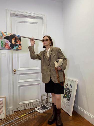 早春新品经典小格纹三角手巾袋西服外套，女装，AUDREY WANG