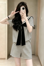 女夏款时尚洋气套装设计感蝴蝶结翻领黑白条纹短袖上衣短裤两件套，女装套装/套裙，江南