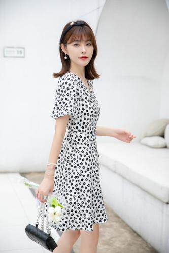夏季新款黑白小花清凉淑女连衣裙，女装连衣裙，水锦红
