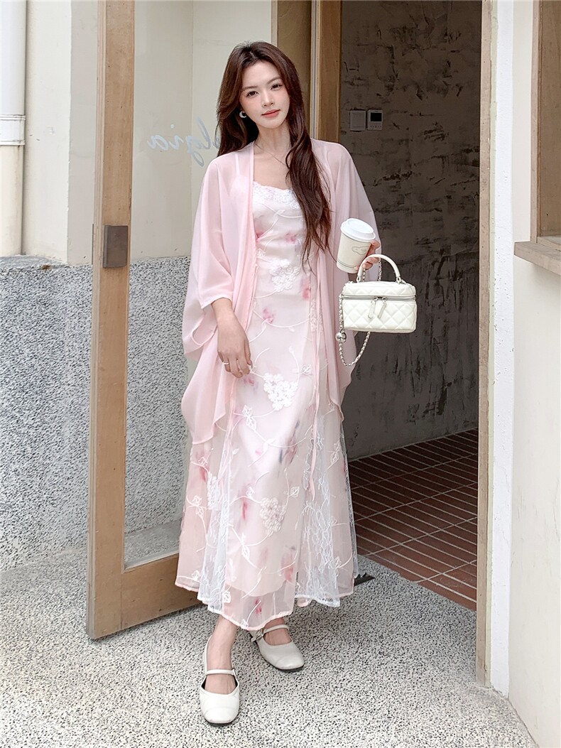 《现货26夏上新》吊带蕾丝刺绣重工仙女裙防晒仙气飘飘外披两件套,女装连衣裙,时尚风爆