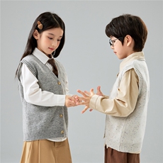 学院风新款V领羊毛针织开衫系扣马甲男女童加厚背心彩点打底衫，童装儿童羊毛衫，初丹羊绒童装