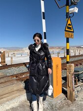 大毛领羽绒服长款腰带款，女装羽绒服，百妹仟红