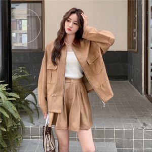 又酷又飒卡其色工装套装裙女秋季2025新款学院减龄百褶短裙两件套图片