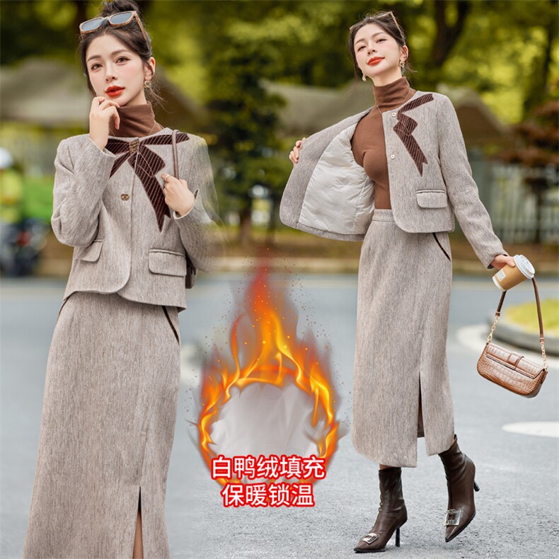 【财阀千金系列】2024新款冬装小香重工蝴蝶结刺绣钉珠羽绒服套装图片