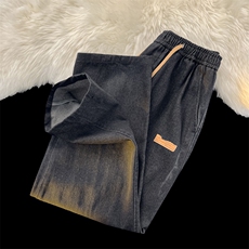 黑色