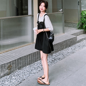 粉色泡泡袖小衫套装女夏2025新款小个子甜美减龄背带裙显瘦两件套图片