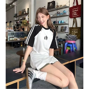 抖音得物品质二开240克宽松纯棉美式潮牌插肩三杠织带短袖T恤图片