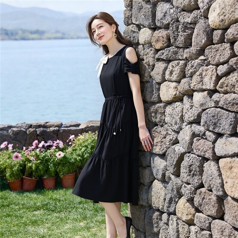 气质连衣裙2026夏季新款收腰显瘦高端时尚减龄遮肚显瘦中长款裙子，女装连衣裙，超越