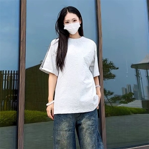 抖音得物品质二开240克宽松纯棉美式潮牌印花三条杠中性风短袖T恤图片