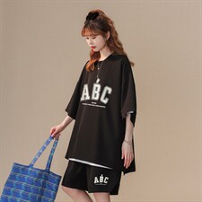黑色