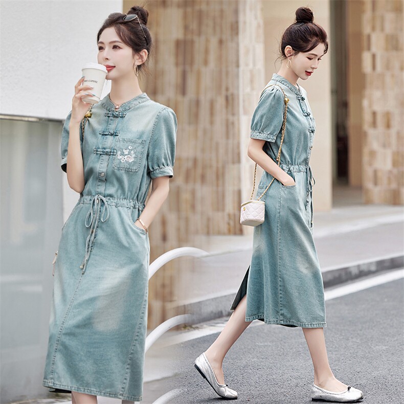 新中式牛仔连衣裙女2026夏季新款复古刺绣盘扣收腰显瘦工装裙，女装连衣裙，印象茜