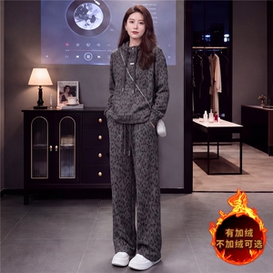 简约时尚休闲套装女秋冬款洋气减龄豹纹连帽长袖卫衣直筒裤两件套图片 简约时尚休闲套装女秋冬款洋气减龄豹纹连帽长袖卫衣直筒裤两件套图片