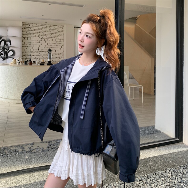 藏青色时尚连帽冲锋衣外套女2025秋季韩系气质巨好看的短款夹克图片