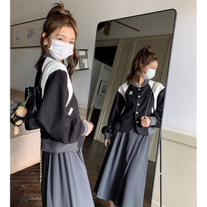 23年秋季新款小众撞色拼接黑色棒球服82378-P140-K188