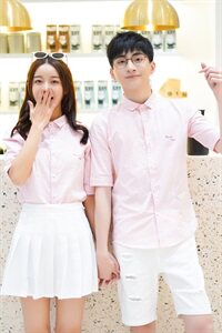 2021新款夏天中袖衬衫情侣装尖领条纹五分袖衬衣班服816B-Y209图片