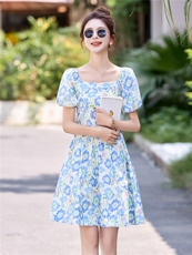 法式泡泡袖印花连衣裙女2025夏季新款气质方领收腰小个子减龄裙子，女装连衣裙，贵人树