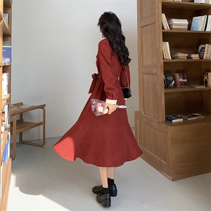 法式复古红色灯芯绒连衣裙女2025春季新款高级感时尚气质衬衫裙子图片