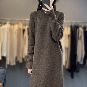 百搭女秋冬羊毛连衣裙简约休闲显瘦长袖针织裙舒适保暖高领毛衣裙图片