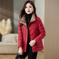 红色轻薄羽绒服女短款2025冬季新款高端洋气减龄妈妈立领保暖外套，女装羽绒服，魅影