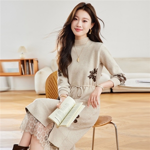 蕾丝针织连衣裙女秋冬2025新款配大衣中长款内搭妈妈毛衣打底裙图片
