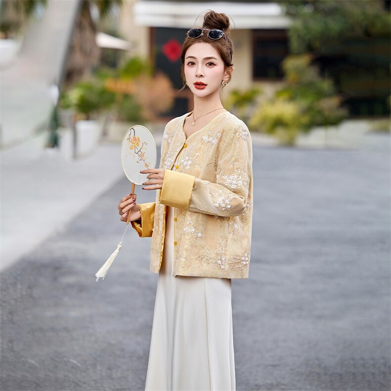 小香风2025新款国风新中式优雅气质重工钉珠刺绣长袖上衣外套,女装短外套,采品优优
