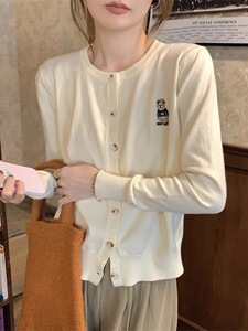 2024新秋季圆领宽松长袖毛针织衫女简约时尚刺绣针织开衫外搭上衣图片