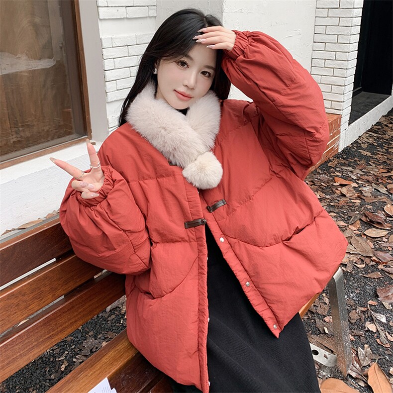 现货甜美盘扣配狐狸毛围脖羽绒服2C236-T008-P260-K358,女装羽绒服,2C236