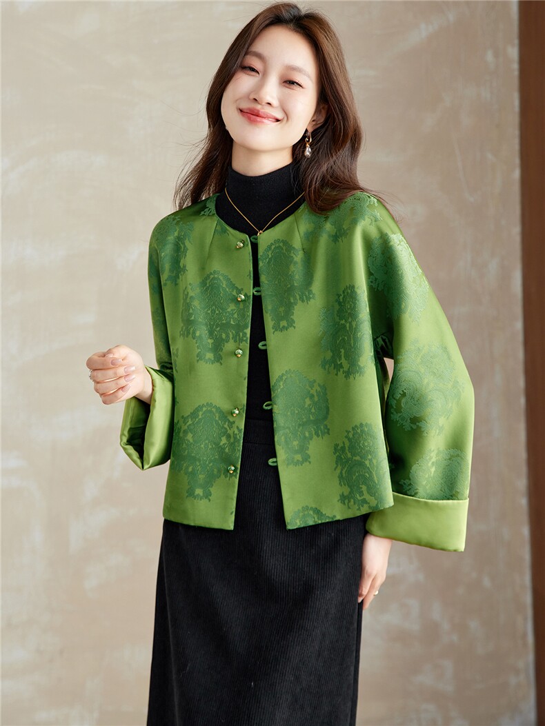 在仓~2025年冬季油丝提花带里布guo风圆领长袖外套单排扣插肩袖,女装短外套,新依时派
