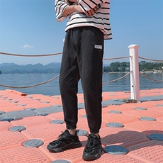 黑灰色