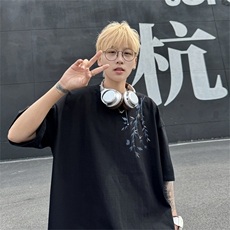 黑色