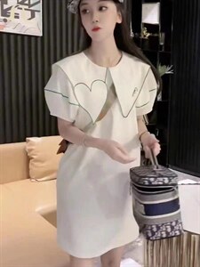 爱心刺绣裙图片