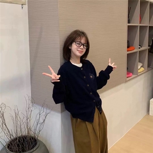 时尚女士秋冬简约针织衫纯色刺绣圆领长袖开衫图片